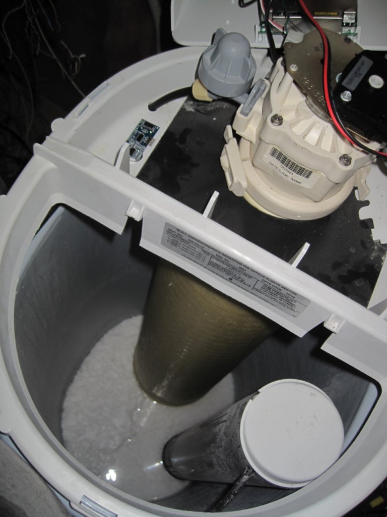 05_water_softener_with_salt_level_sensor