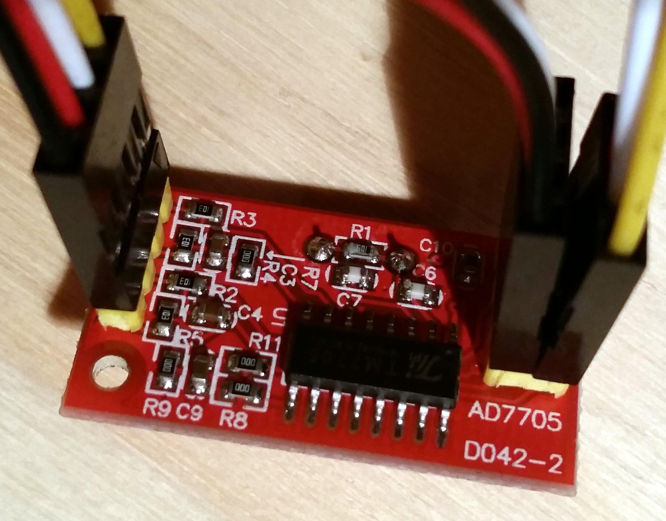 An AD7705 16-Bit Bi-Polar Analog to Digital Converter