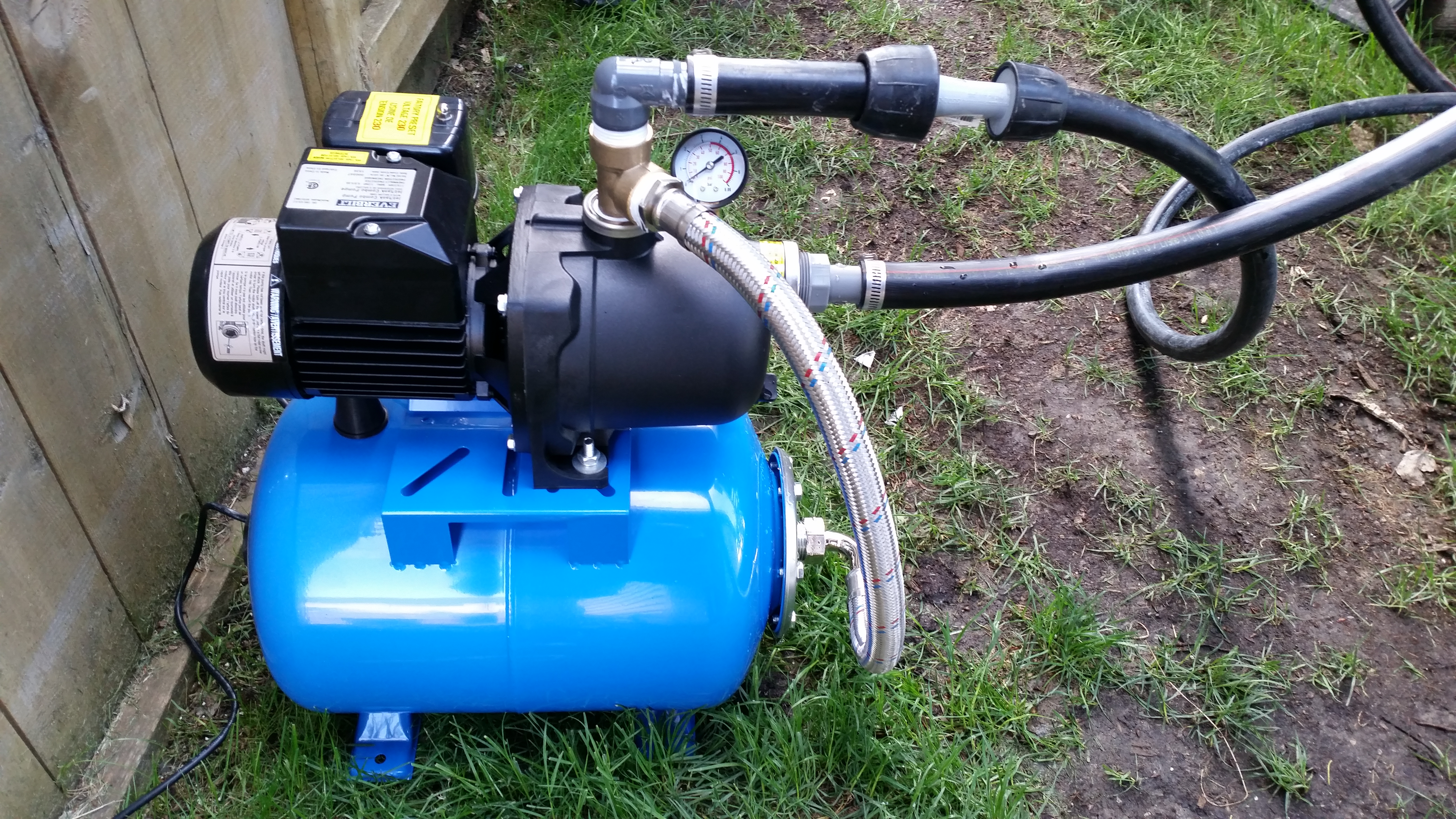 Everbilt 1/2 HP Jet Pump with 6 Gallon Pressure Tank Hooked Up To Poly Pipes